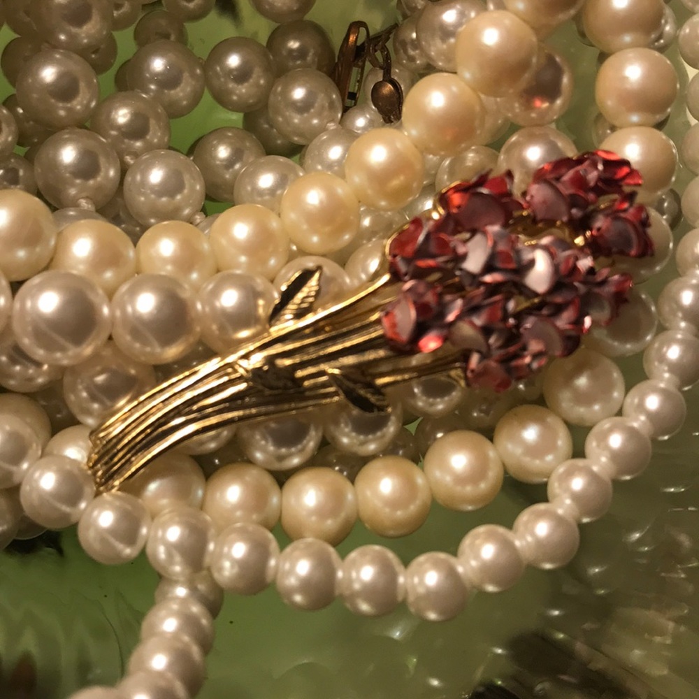 Rose bouquet brooch